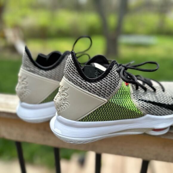 Nike Lebron witness 4 sneakers. Mens 10.5. See all photos